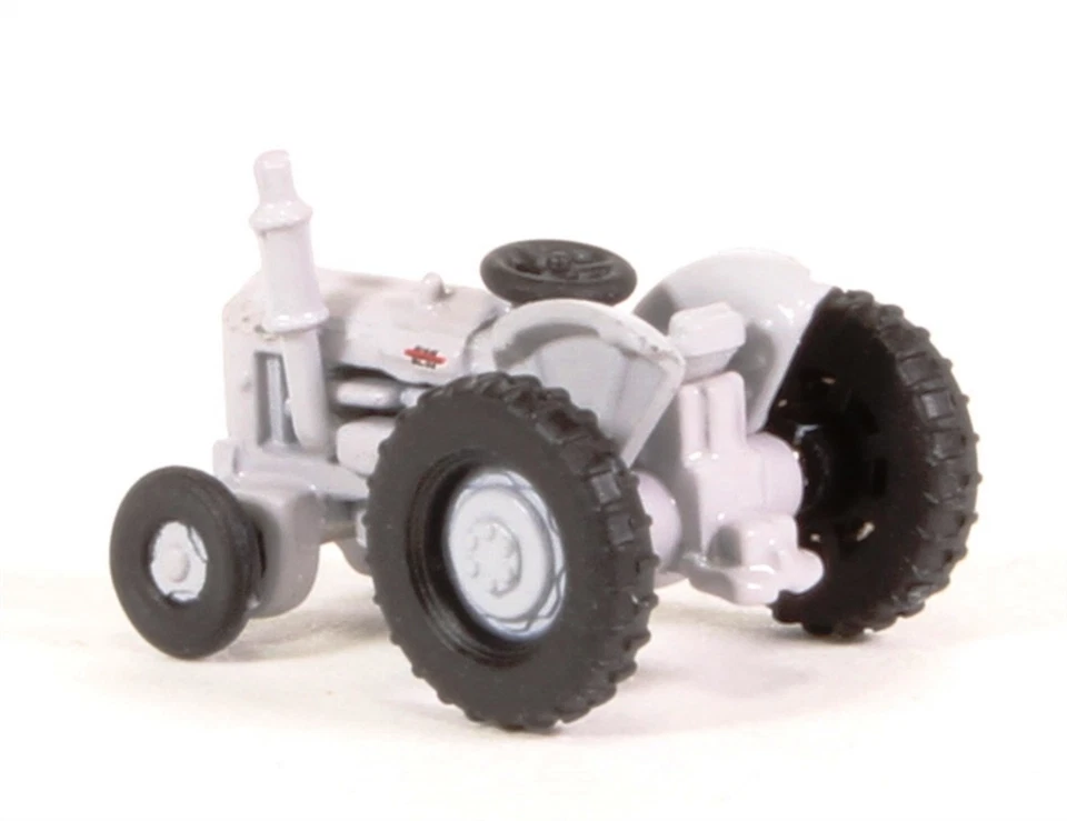 Tractor agrícola Fordson Oxford calibre 1:148 en gris mate 1946-1970 NTRAC004 Foto 3 de 4