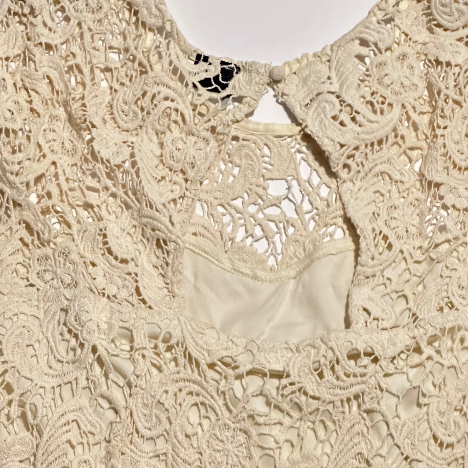 OFF WHITE Abito corto pizzo scintillante e fade bianco sporco Urban Outfitters Cottagecore