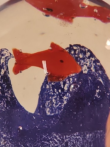 Art Glass Paperweight Aquarium w/ Two Red Fish Swimming Above Blue Coral Ocean - Picture 5 of 10