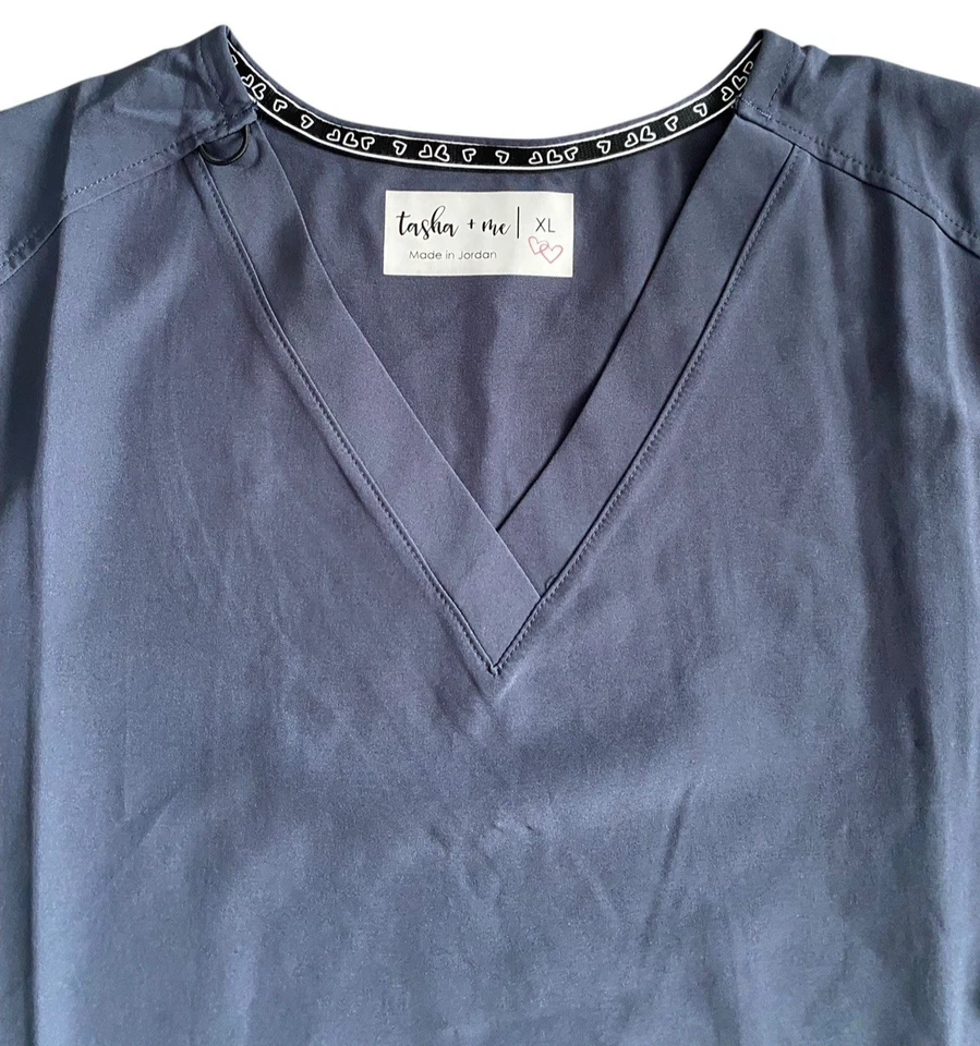 Tasha & Me Scrub Top Womens XL Gray 2 Pocket Uniform Shirt Workwear New - Image 2 of 4