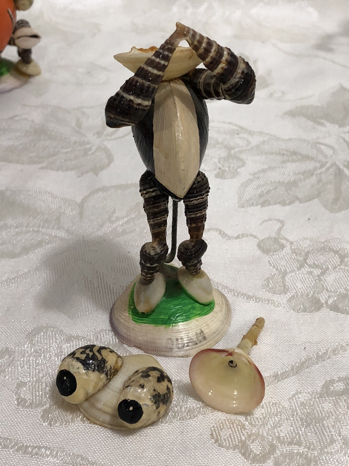 5 Vintage Souvenir ￼Frog Toad Guam Band Musicians Sea Clam Shell Figures “AS IS”