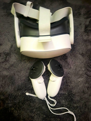 Meta Quest 3S 256 GB eigenständiges VR-Headset, mit Controllern. Ohne ladekabel.