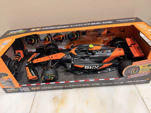 Maisto McLaren R/C 1:10  Lando Norris #4 Formula 1 - EXTRA WHEEL SET & PIT TOOL - Picture 1 of 7