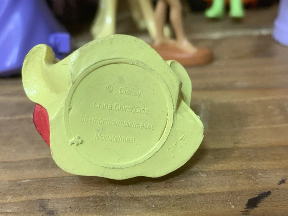 Disney PVC Juguete Figuras Lote De 20 Juguetes Figuras Princesa Pocahontas Barbie Minion Foto 4 de 4