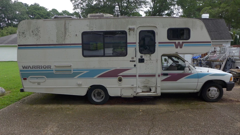 1993 Toyota Winnebago Warrior Camper RV,  for parts or repair. - Image 2 of 4