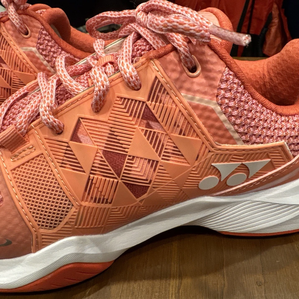 Cojín eléctrico Yonex Sonicage 3 rosa coral para mujer talla. 10 Sin Caja Estado Nuevo Foto 3 de 4