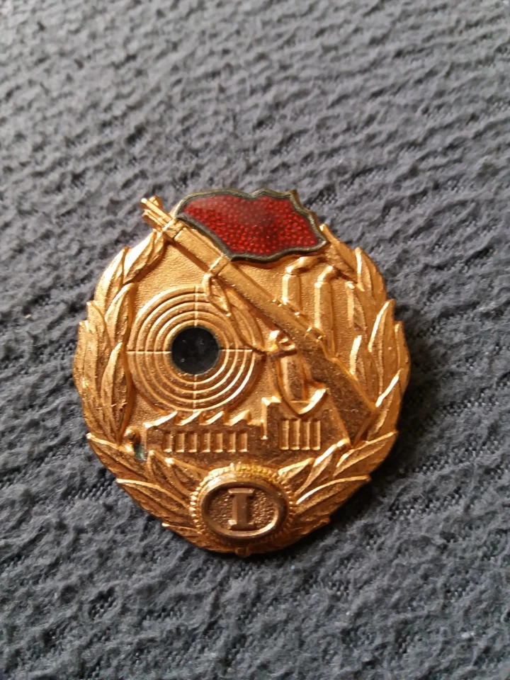 HAUPTABTEILUNG KAMPFGRUPPEN SCHIEßABZEICHEN BRONZE VERLEIHUNGSZAHL I. - Bild 1 von 1