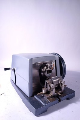 AO AMERICAN OPTICAL / Reichert 820 SPENCER MICROTOME with BLADE HOLDER