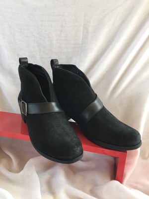 ugg wright belted ankle boots
