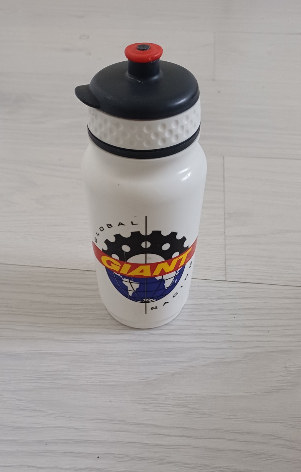 Botella de agua gigante vintage