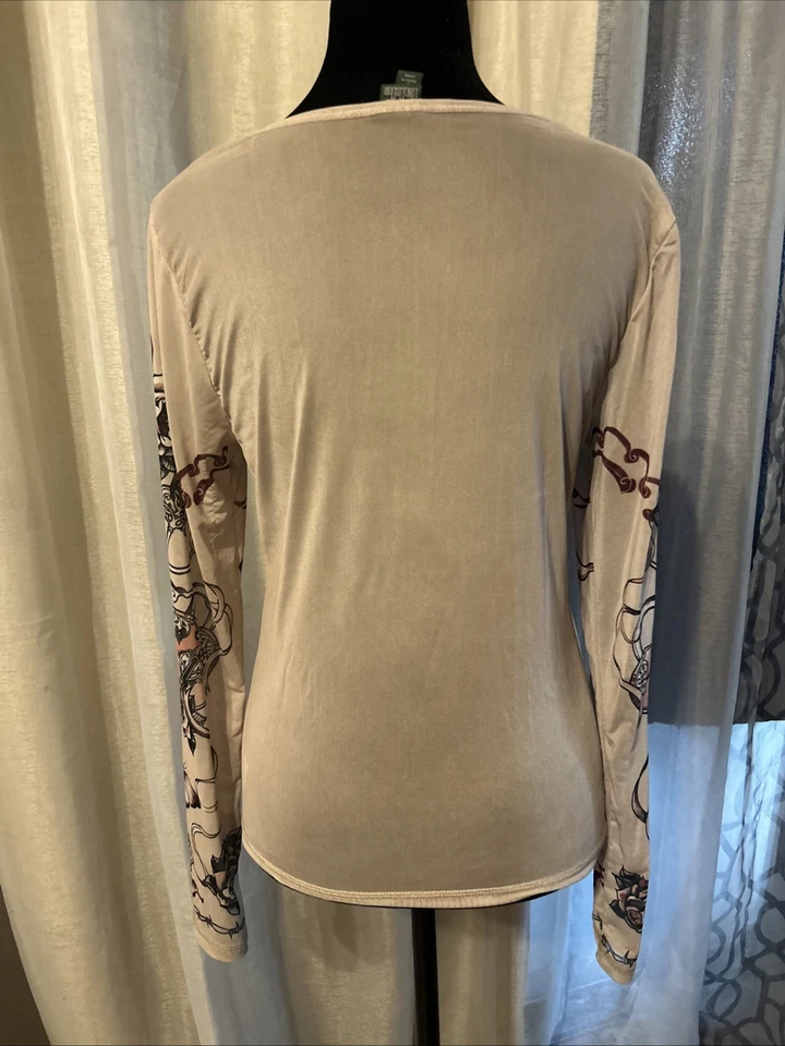 Top de mujer Affliction gráfico manga larga con diseño de corazón y floral Foto 3 de 4