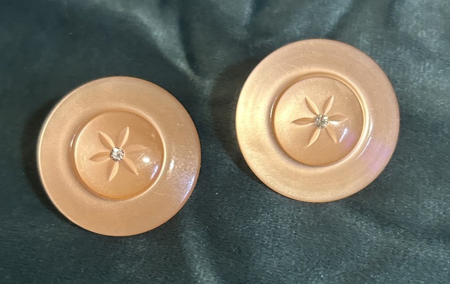 Translucent Pink/Apricot Plastic Button Style Cli… - image 1