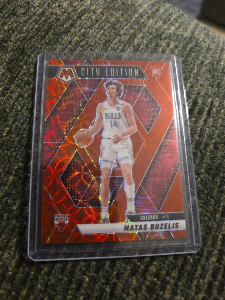 2024-25 Panini Mosaic City Edition Matas Buzelis #273 Red Mosaic Prizm (RC) /75