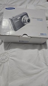 Samsung ES55 Digital Camera 10.2 MP Silver - Boxed with 2GB memory card