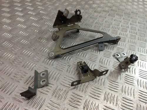 BMW 7 F01, F02 Kotflügelhalter vorne rechts 7184180 4.40 Petrol 2010 33488013