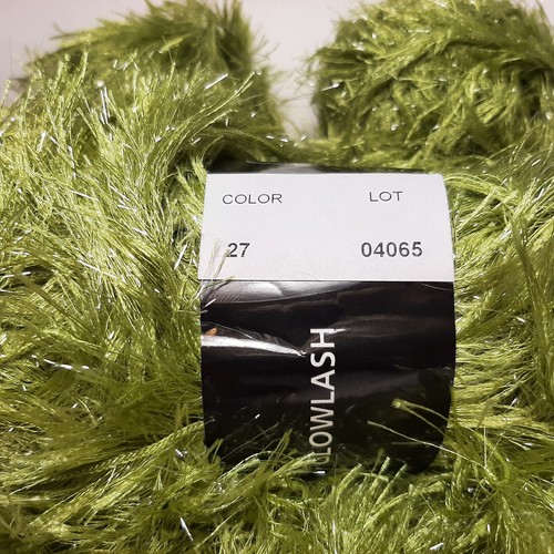 Erdal GLOWLASH Green 27 Eyelash Yarn Glitter Poly Lurex 104 Yards 3+ Skeins - Picture 3 of 5