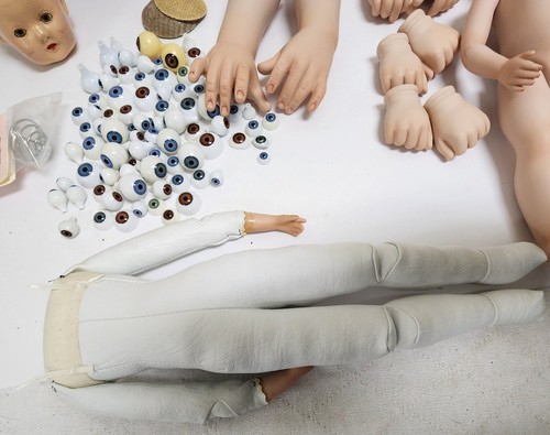 Vintage Lot of Bisque Doll Parts Doll Heads Eye Balls Arms Legs Hands Full Dolls - Picture 15 of 24