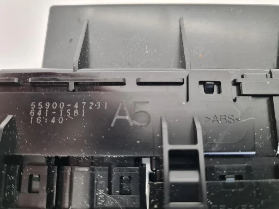 TOYOTA PRIUS Mk4 XW50 2015-2021 Heater/Aircon Controller 5590047231 - Image 4 of 4