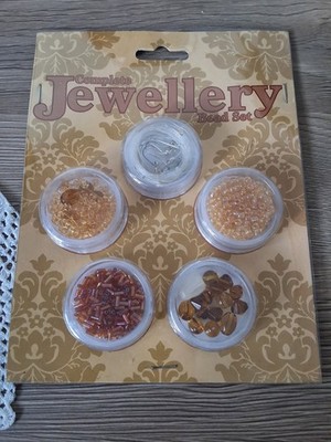 Komplettes Schmuckperlen Set, ein anfängerfreundliches Bastelset zur Schmuckherstellung
