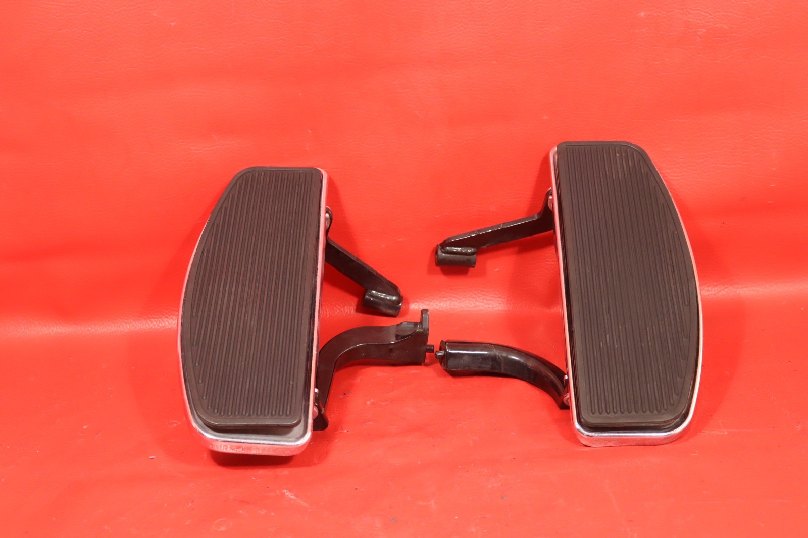 2013 HARLEY-DAVIDSON ELECTRA GLIDE ULTRA LIMITED FLHTK FRONT RIDER FOOTBOARD SET