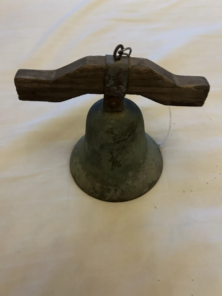 Antigua campana marítima niebla bronce con brazo oscilante de madera y pátina de agua salada-leer Foto 2 de 4