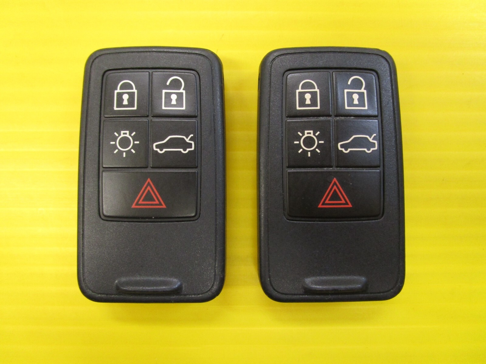 Set of 2 USED OEM Volvo Smart Keys 5 Button Proximity 30659607 