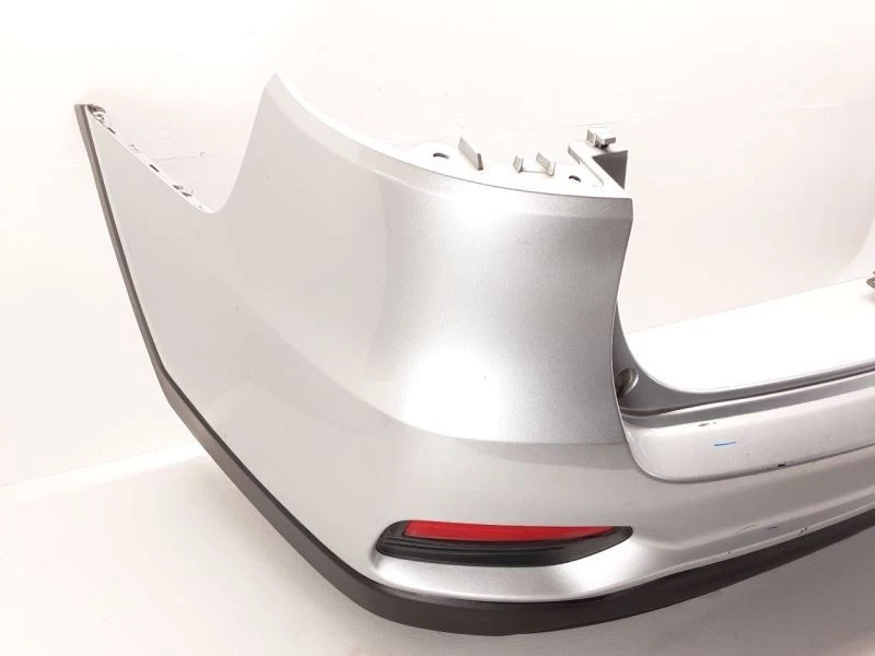 Parachoques trasero KIA SORENTO 19-20 sin asistencia de estacionamiento  Foto 2 de 4