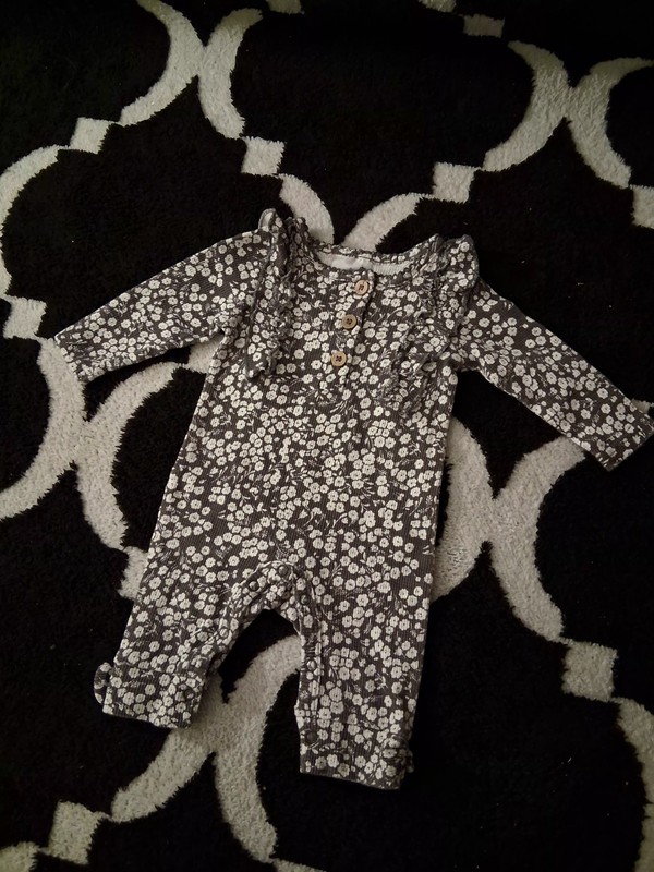 Laura Ashley Gray White Floral Knit Romper Long Sleeve Buttons Ruffle 0-3M