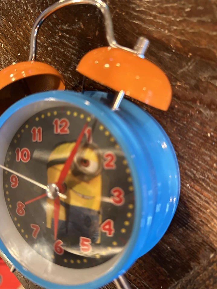 DESPICABLE ME 2 LENTICULAR DOBLE CAMPANA DESPERTADOR MINIONS ESFERA 4" SEGUNDA MANO Foto 3 de 4