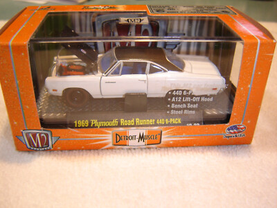 M2 Castline Premium Detroit Muscle 1969 Plymouth Road Runner 440 6pk New W/Case