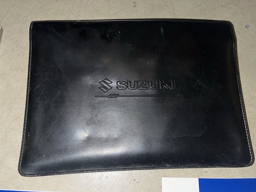 2004 Suzuki Vitara OEM Owners Manual and Guides With Black Leather Case - Picture 6 of 7
