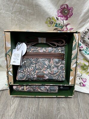Sakroots Geschenkset: Campus Mini Umhängetasche & Regenschirm Sienna Spirit Desert Repreve