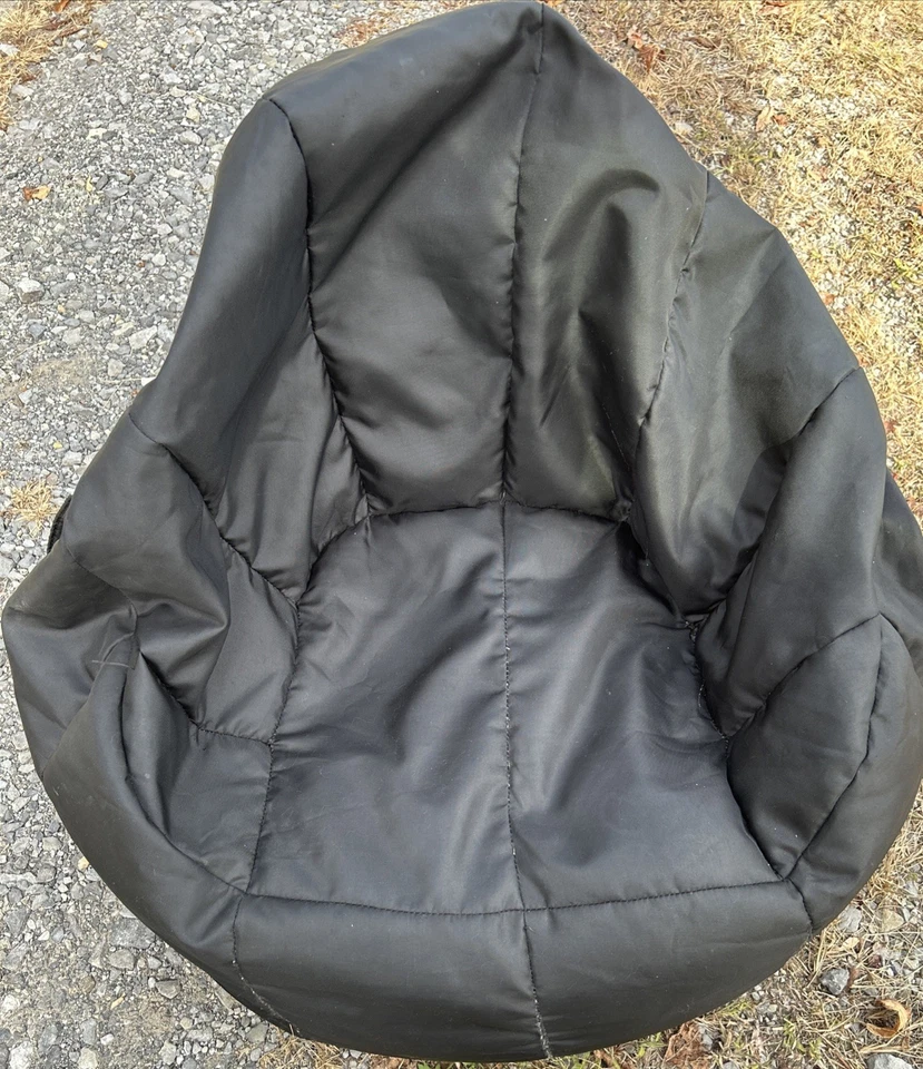 Silla Big Joe Classic Bean Bag, Negra, 16"H x 27.5"W x 27.5"D, Estado Usado. Foto 2 de 4