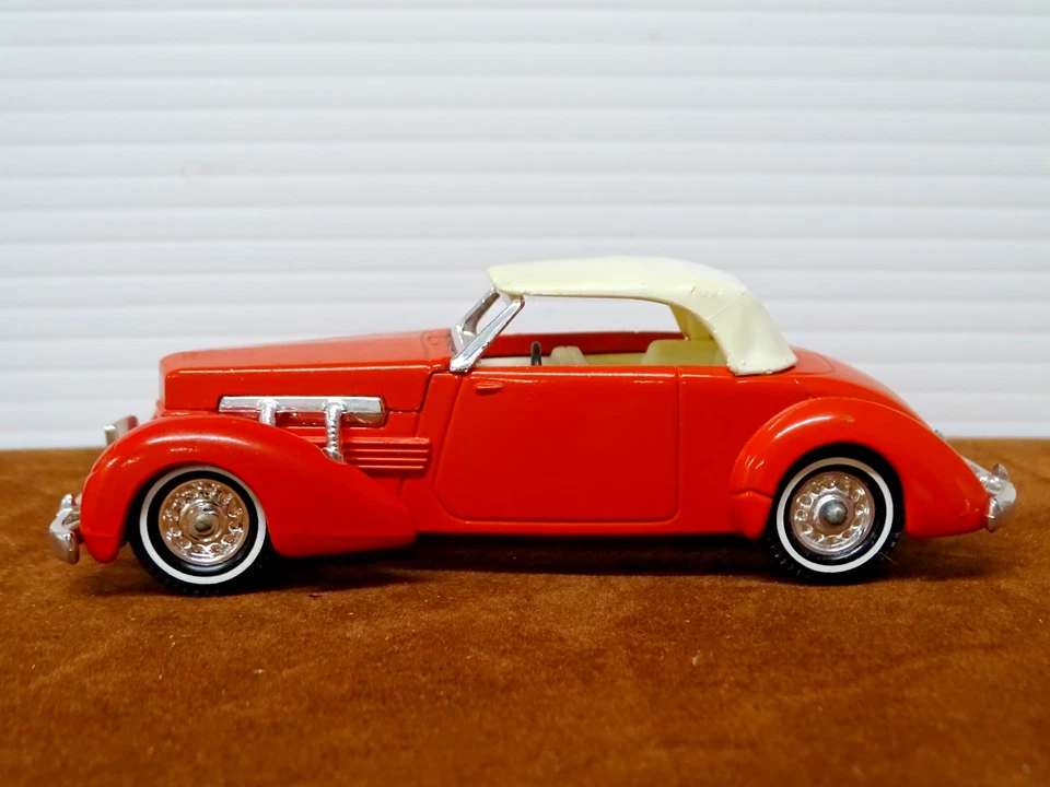 LOVELY RED 1937 CORD 812 LESNEY YESTERYEAR Y-18 UK MADE 1:35 SCALE DIECAST BOXED - Image 2 of 4