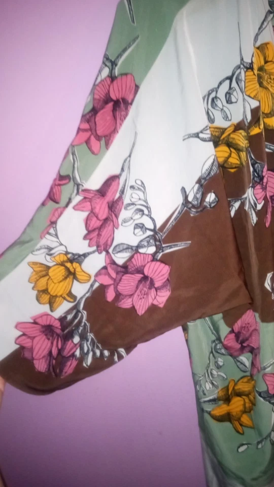 Kimono manga campana LuLaRoe Aurora - grande - verde con estampado floral tropical 🌴talla M Foto 4 de 4