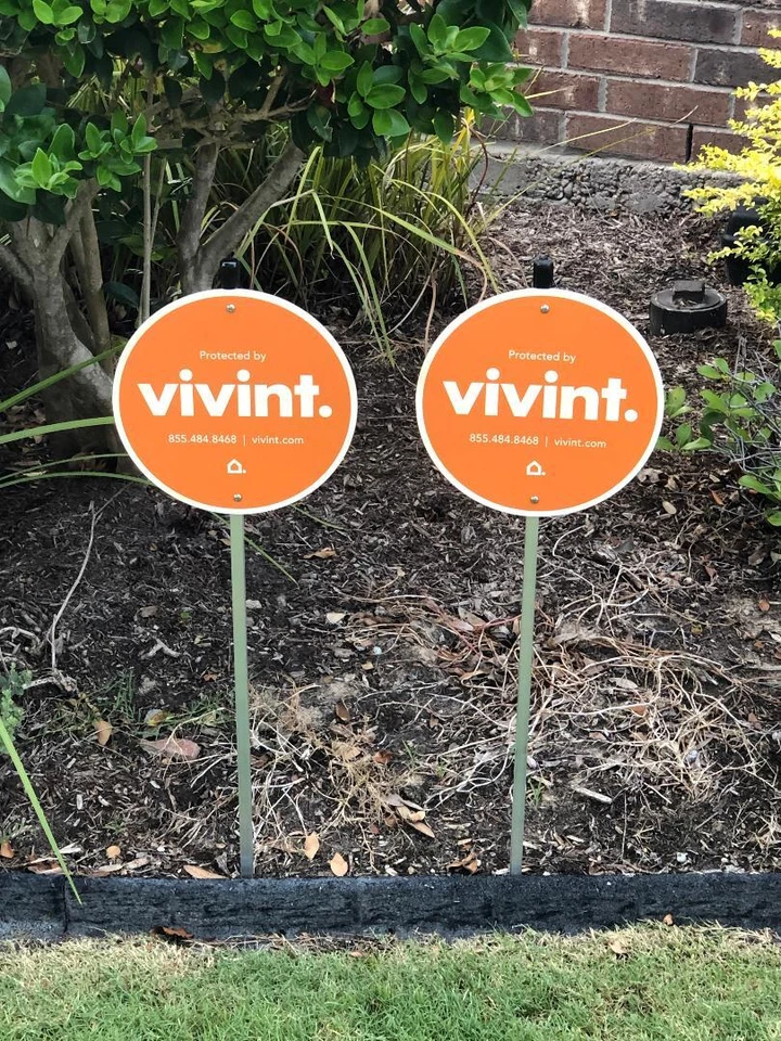 2 -  NEW VIVINT. Reflective Security Yard Sign w/ 8 Decals & 2 Solar lights - Image 3 of 4