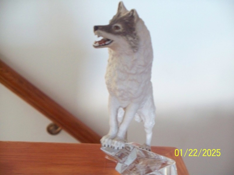 "Cry of the North" by Franklin Mint Arctic Wolf Figurine on Lead Crystal Base
