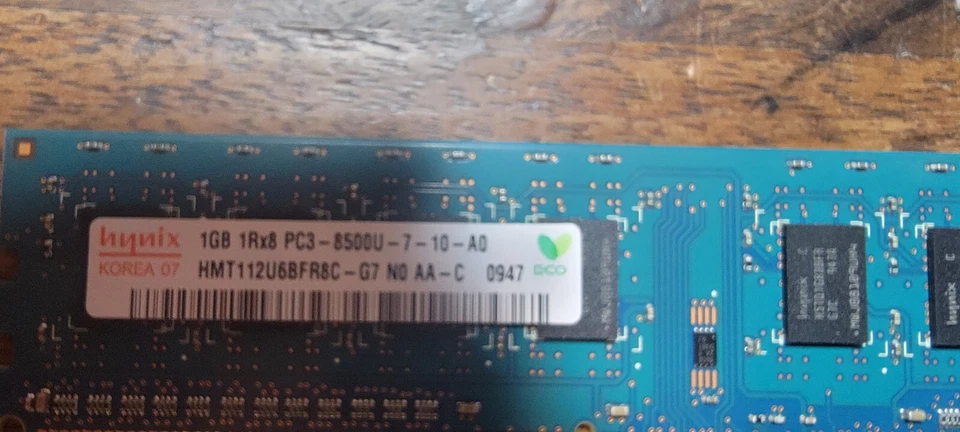 Lot( 4 ) 1GB Hynix HMT112U6BFR8C-G7 1Rx8 PC3-8500U DDR3 non-ECC Desktop RAM - Image 2 of 3