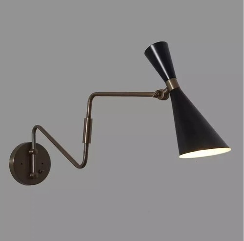 Aplique articulado de una sola luz estilo Stilnovo aplique moderno de latón de mediados de siglo - Imagen 1 de 3