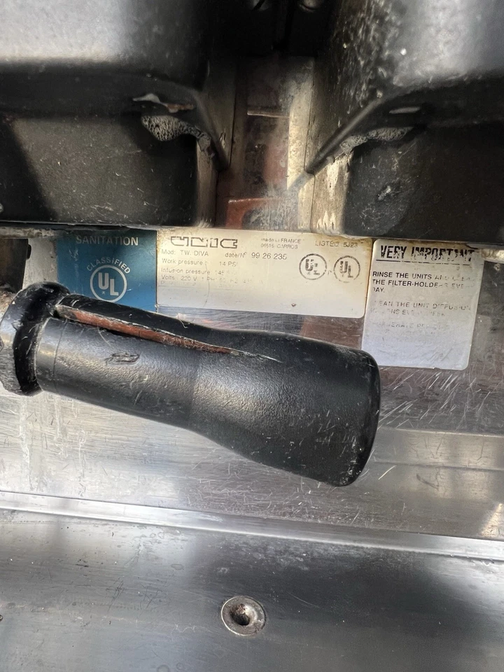 Máquina de café espresso UNIC Pro Twin DIVA usada Foto 3 de 4