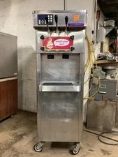 SOFT SERVE ICE CREAM/YOGURT MACHINE STOELTING F231 Water Cooled 1ph 208V Tested