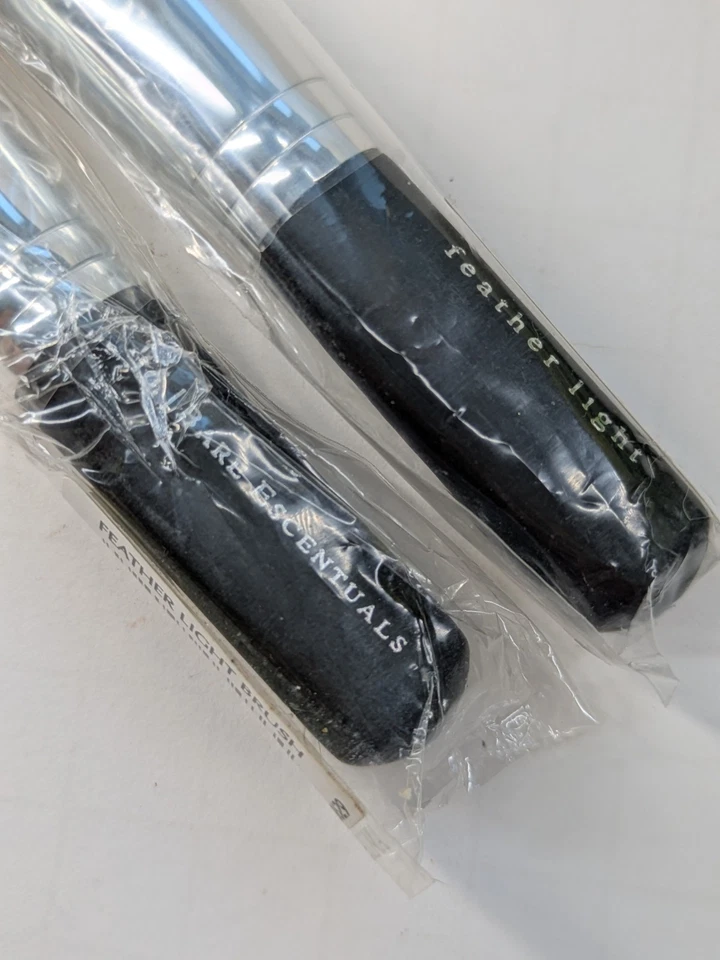 JUEGO SELLADO LOTE 2💋bareMinerals Escentuals Pluma Luz Cepillo Cara Mango Negro Foto 2 de 4
