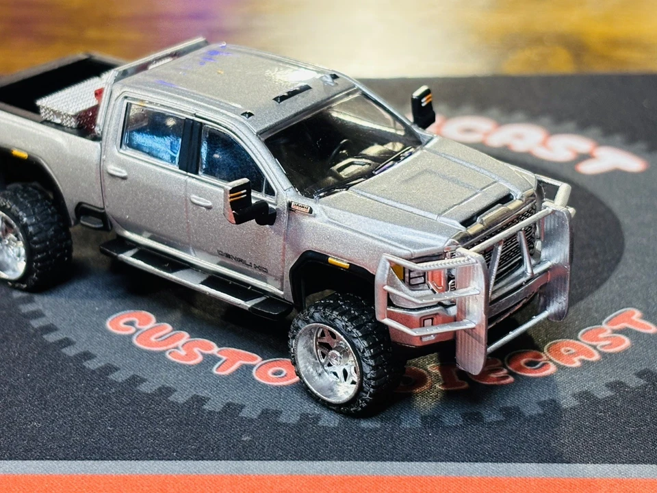 GMC Sierra 2022 Greenlight plateado/64 personalizado Foto 4 de 4