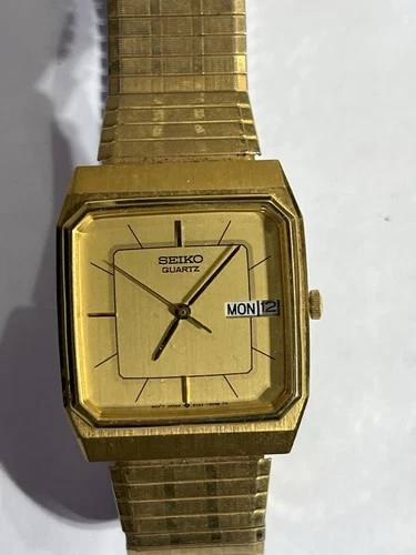 Vintage Seiko Quartz Gold Tone Day Date Watch Not Working Parts Repair