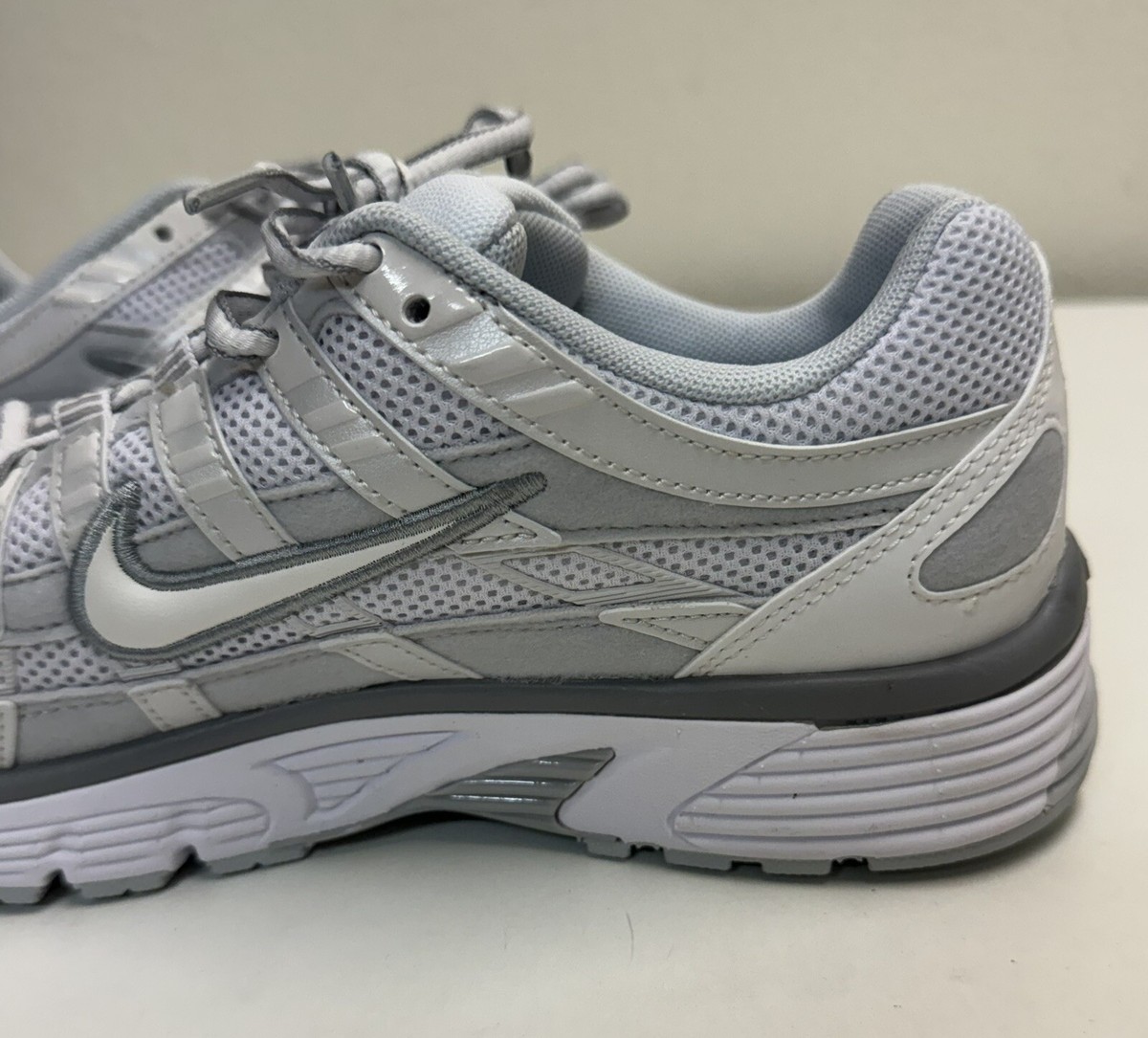 Nike P-6000 Women's Sz 9 Summit White Pure Platinum Wolf Grey