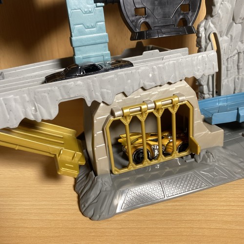 Hot Wheels DC Batcave Playset with Batmand Theme Cars Lot - Picture 2 of 7
