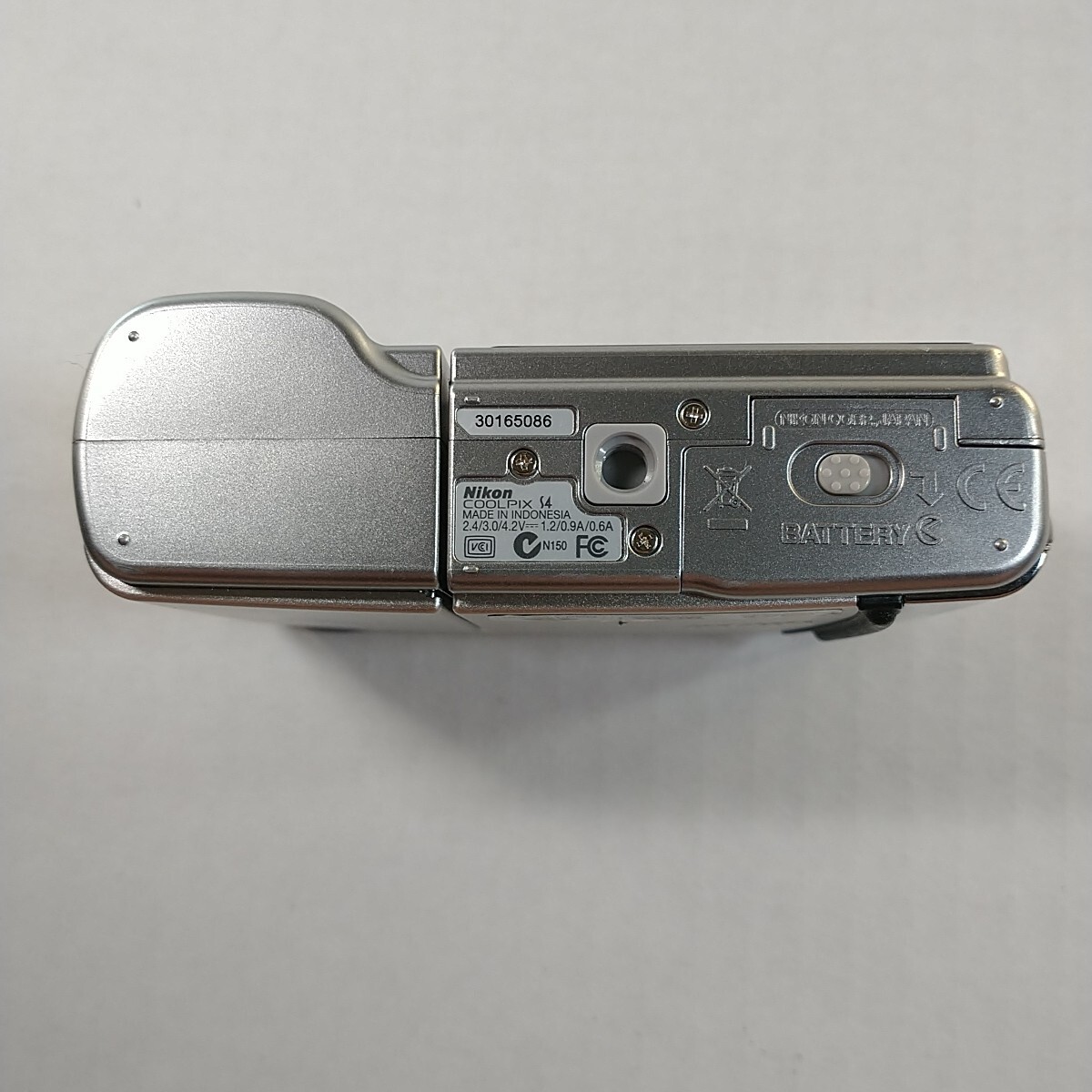 Nikon COOLPIX S4 6.0MP10x Digital Camera - Silver For Parts Nikon COOLPIX S4 6.0MP10x Digital Camera - Silver For Parts
