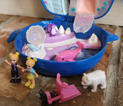 Polly Pocket Narwhal Playset Freezin Fun Arctic Friends Compact Blue