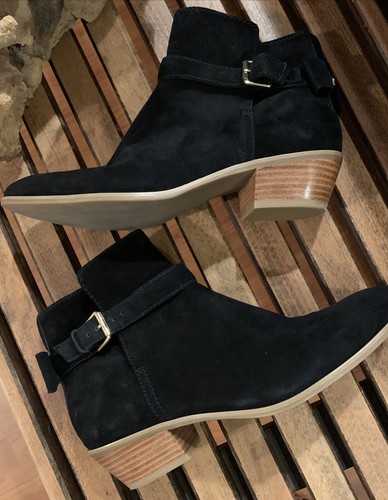 bow back ankle boots