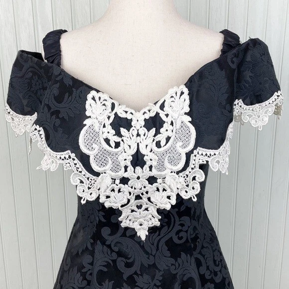 Vestido Gótico Gunne Sax Vintage Años 80 Negro Jacquard Blanco Encaje Hombro Descubierto 7/8 Foto 3 de 4